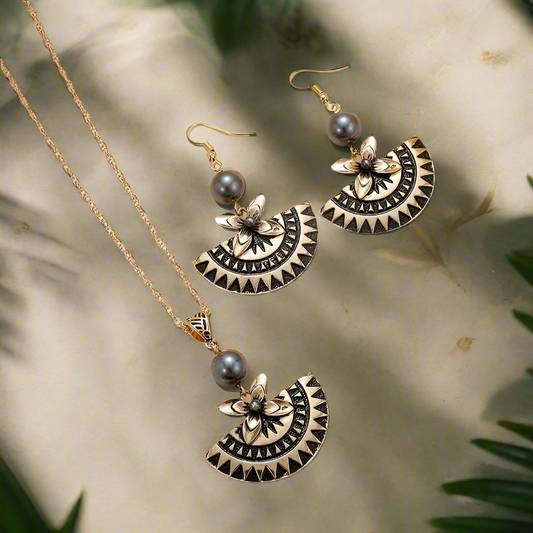 Tavarua Necklace Set