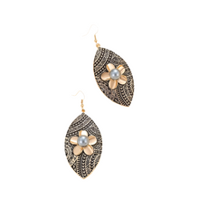 Load image into Gallery viewer, Sianatu Necklace Set
