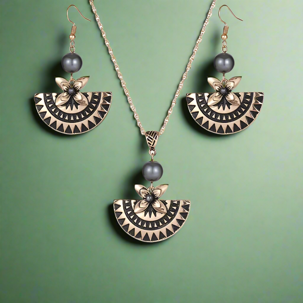Tavarua Necklace Set