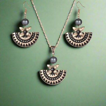 Tavarua Necklace Set