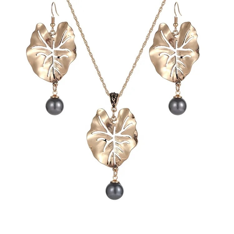 Leala Necklace Set