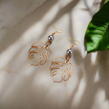 Load image into Gallery viewer, Monstera Necklace Set
