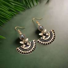 Load image into Gallery viewer, Tavarua Necklace Set
