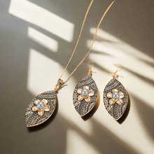Load image into Gallery viewer, Sianatu Necklace Set
