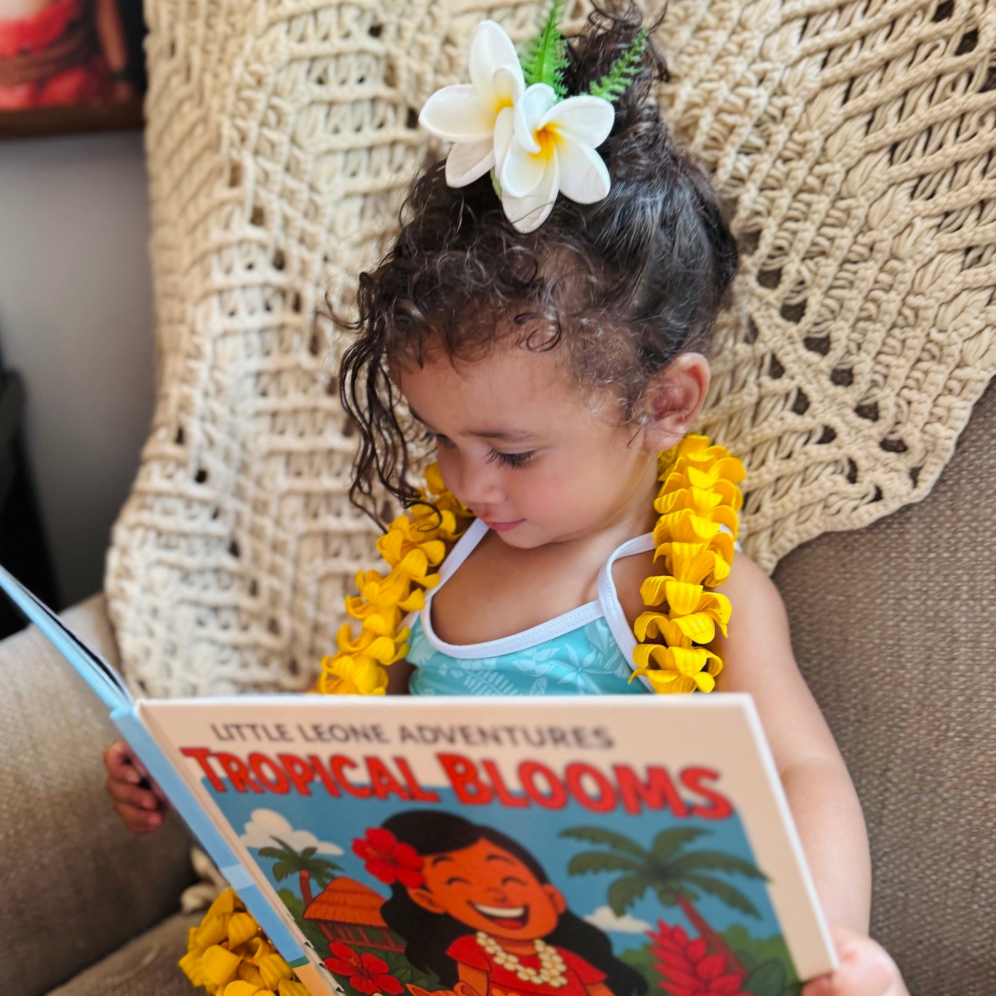 Tropical Blooms (Sāmoan & English)