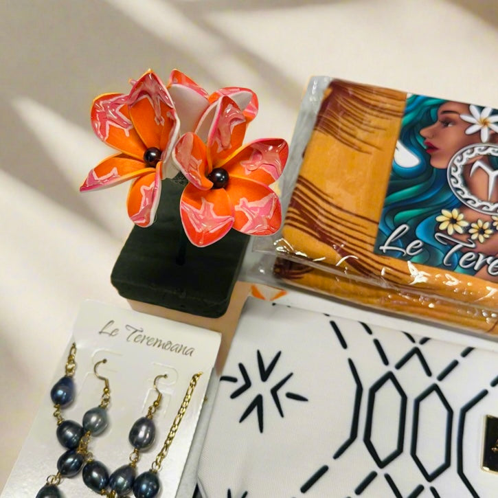 Manu Tai Gift Set
